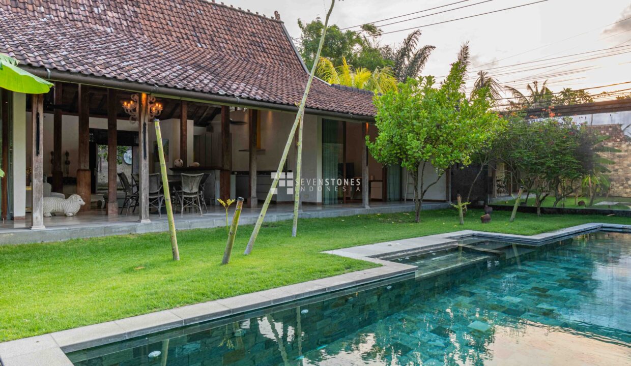 Stunning villa in Bali with a private pool surrounded by lush greenery, perfect for luxury villa investment in Bali.