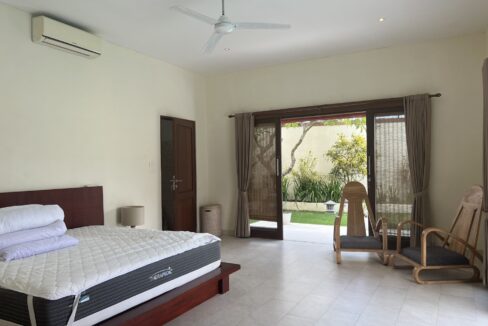 4-Bedroom Villa for a Spacious Living in Canggu (13)