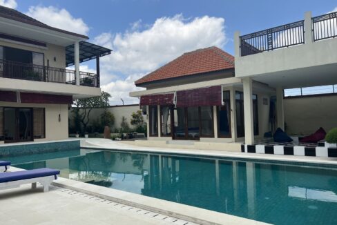 4-Bedroom Villa for a Spacious Living in Canggu (4)