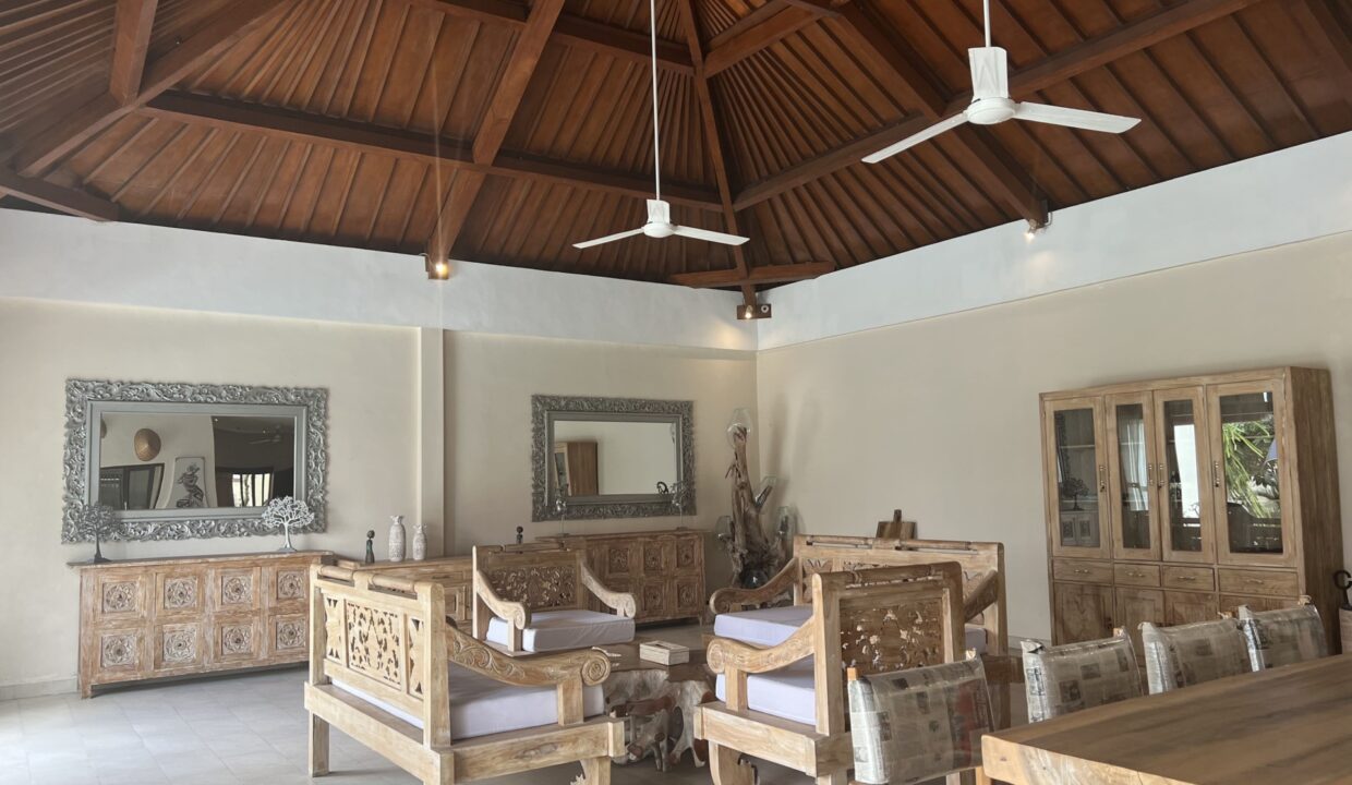 4-Bedroom Villa for a Spacious Living in Canggu (5)