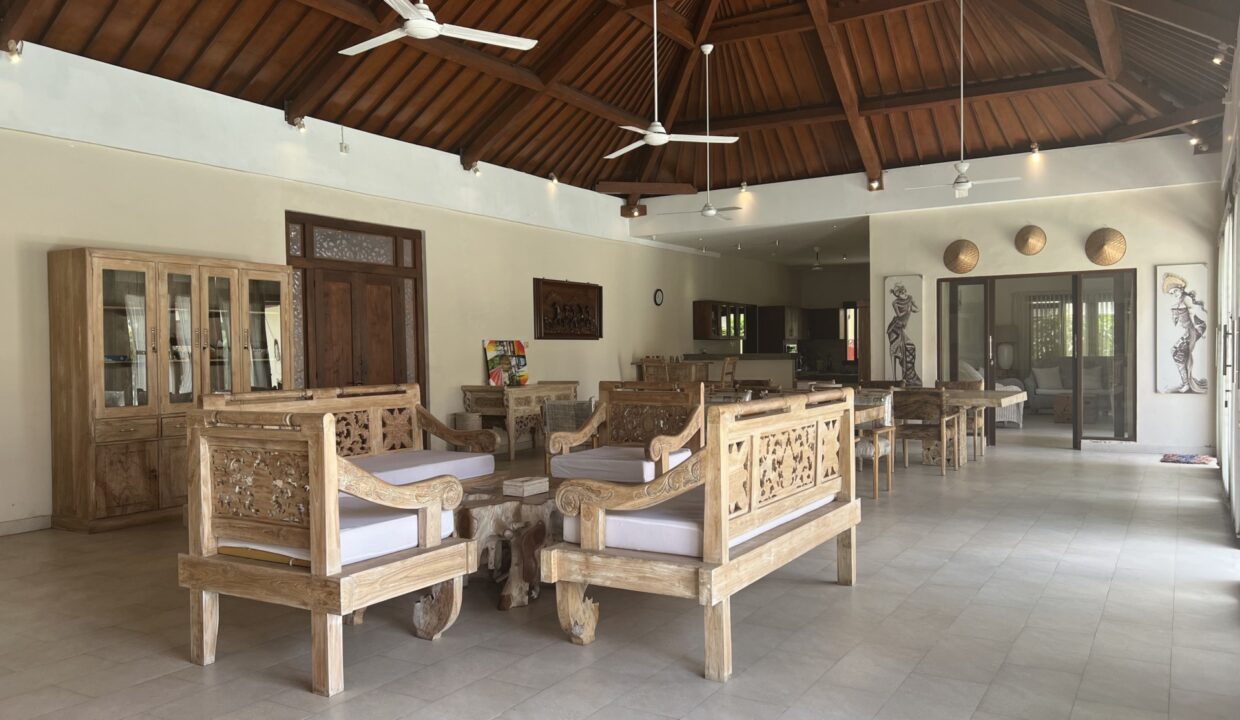 4-Bedroom Villa for a Spacious Living in Canggu (8)