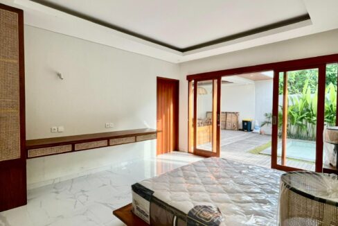 Discover Ultimate Comfort Luxurious Open Space Villa in Seminyak (8)