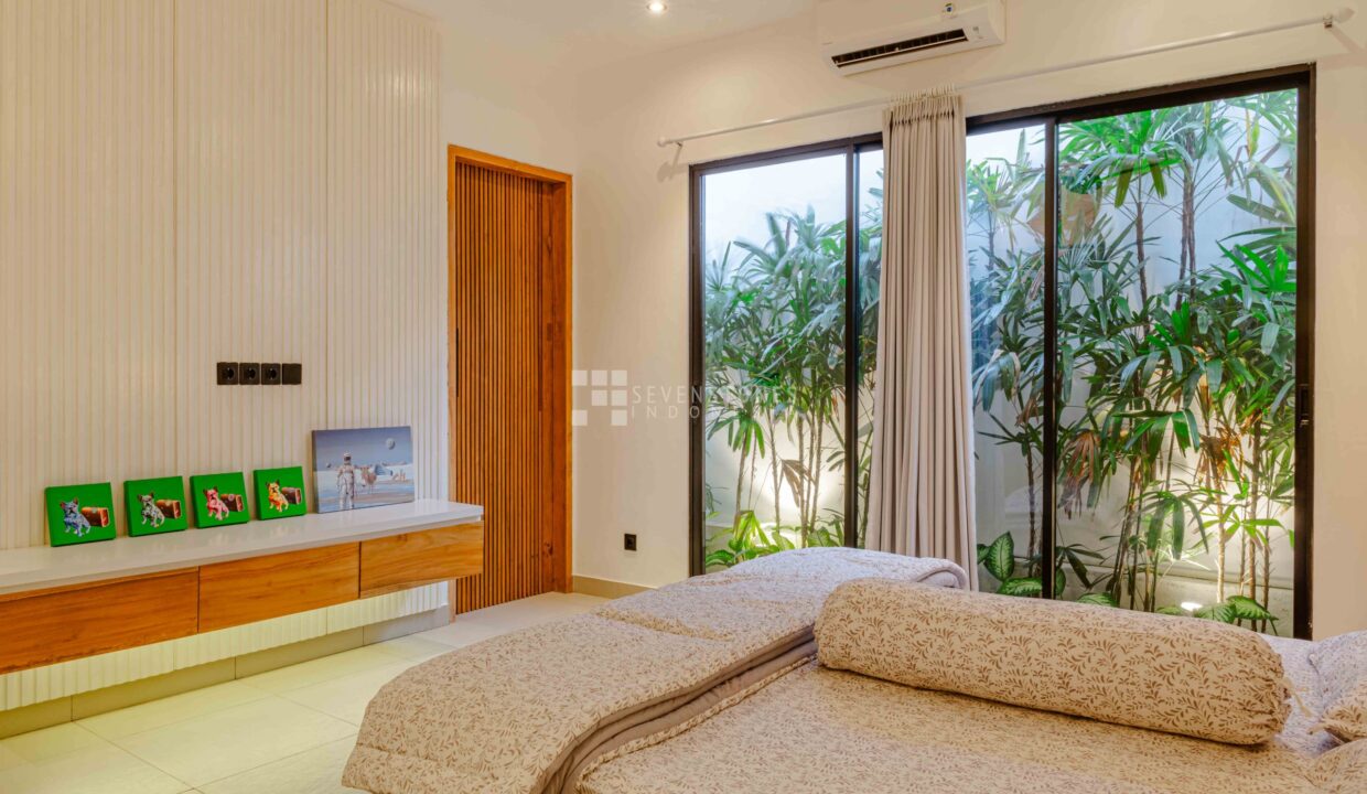 Exquisite Tropical Two Bedroom Villa in Sanur (10)