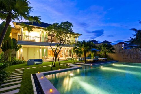 Luxurious And Beautifully Designed 5-Bedroom Pool Villa (2)