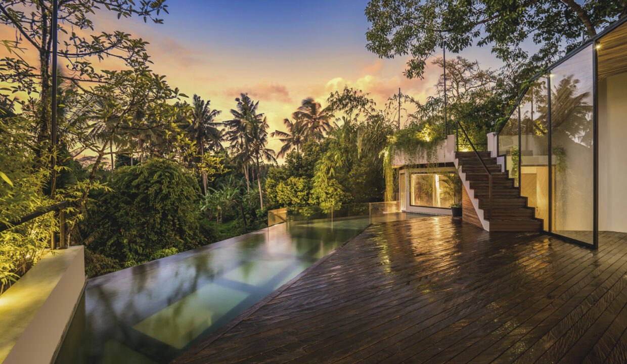 Luxurious, Modern 3-Bedroom Villa in the Centre of Ubud (3)