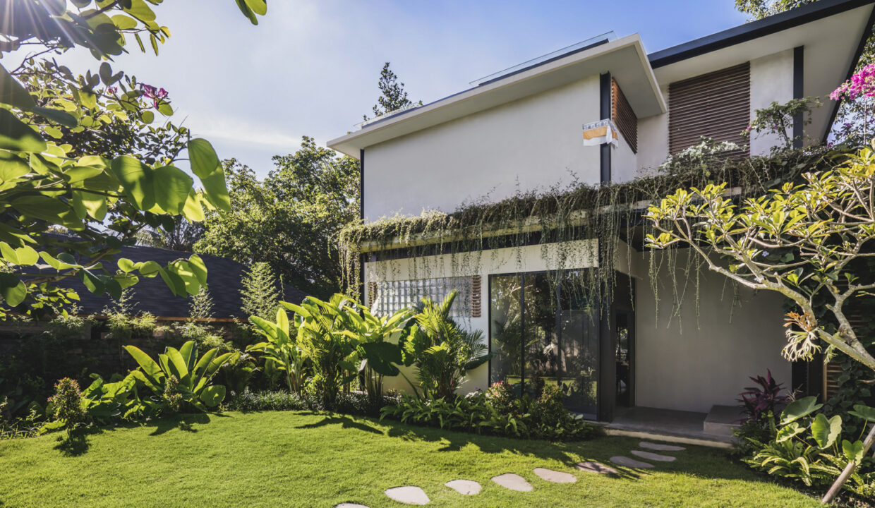 Luxurious, Modern 3-Bedroom Villa in the Centre of Ubud (4)