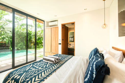 Modern Contemporary 5-Bedroom Villa Walking Distance to the Beach (9)