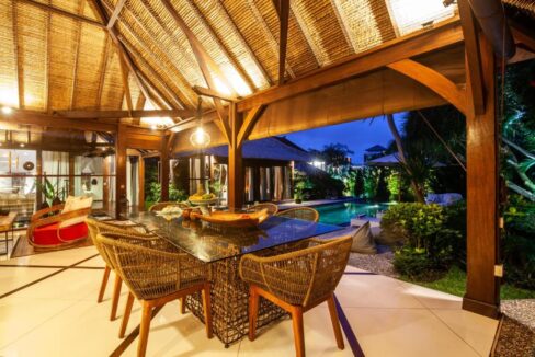 Monthly Rental of an Authentic Wooden Design Villa with Tropical Oasis in Berawa (11)