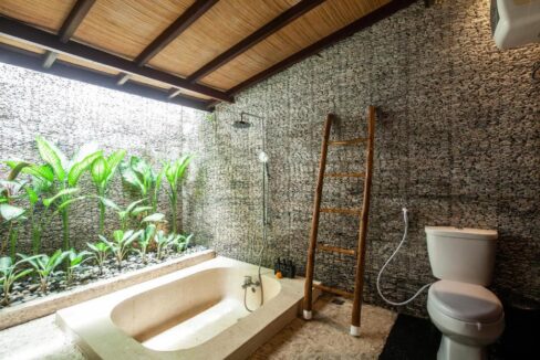 Monthly Rental of an Authentic Wooden Design Villa with Tropical Oasis in Berawa (21)