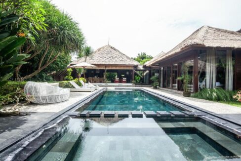 Monthly Rental of an Authentic Wooden Design Villa with Tropical Oasis in Berawa (24)