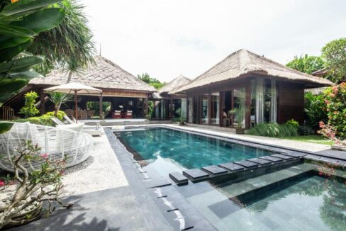 Monthly Rental of an Authentic Wooden Design Villa with Tropical Oasis in Berawa (25)