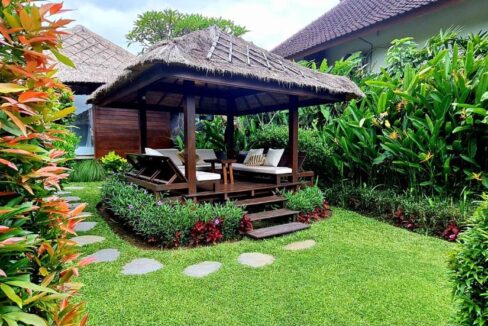 Monthly Rental of an Authentic Wooden Design Villa with Tropical Oasis in Berawa (26)