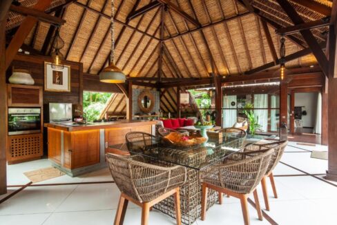 Monthly Rental of an Authentic Wooden Design Villa with Tropical Oasis in Berawa (9)