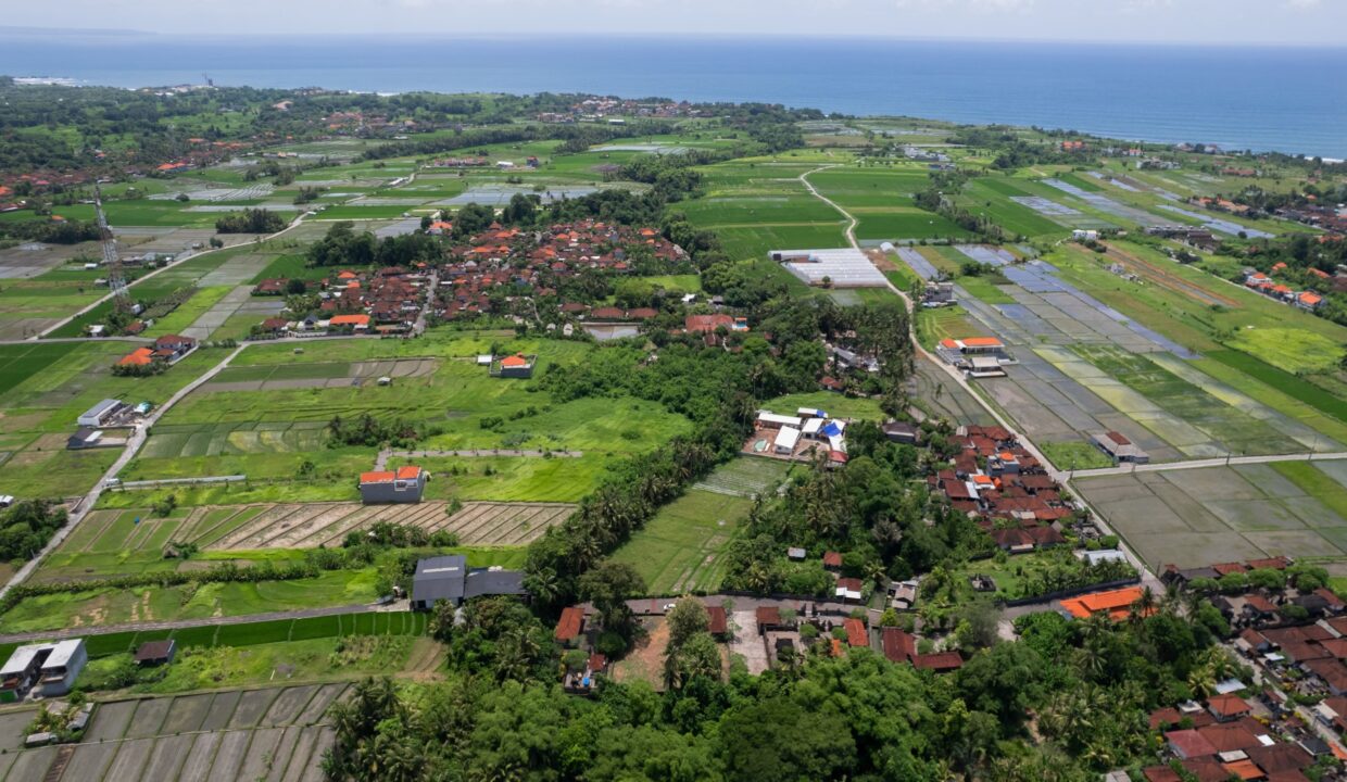 One-Of-A-Kind Riverside Paradise Land In Kedungu (4)