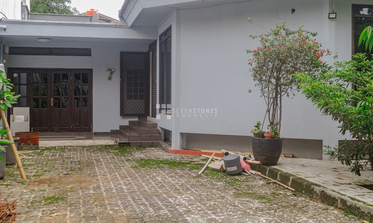 Prime Investment Opportunity Expansive Land with an Old House in Tangerang, Ideal for Apartment or Small Residential Complex Development (5)