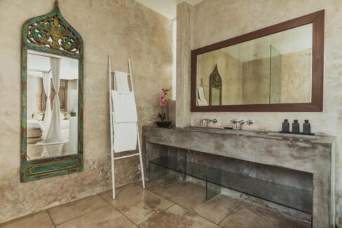 Strategically Located Luxury Villa for Sale in Berawa, Canggu (10)