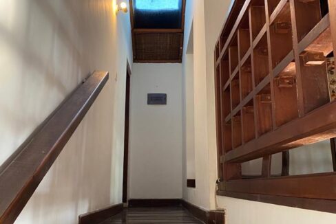 Three-Bedroom Classic House in a Quiet Area (8)