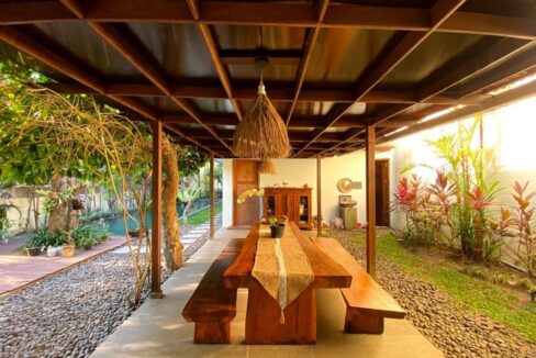 Three-Bedroom Tranquil Retreat in Pecatu (4)