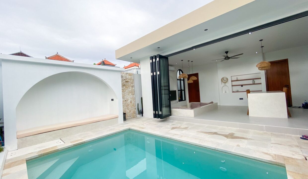 Tropical 2-Bedroom Villa in Padonan (1)