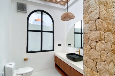 Tropical 2-Bedroom Villa in Padonan (7)