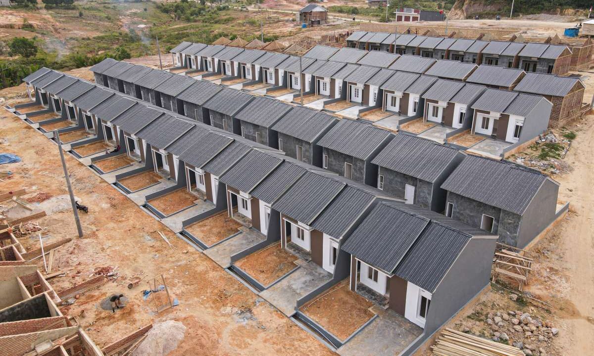 A newly developed affordable housing project in Indonesia, showcasing the impact of the Omnibus Law for Housing Sector on housing accessibility.