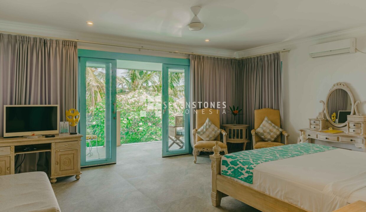 A Boutique Hotel For Sale With A Restaurant Situated On The Coastal Beach Of North Bali (11)