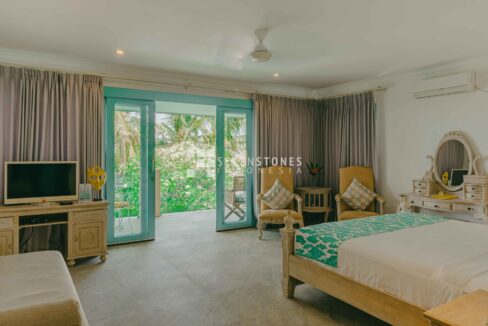 A Boutique Hotel For Sale With A Restaurant Situated On The Coastal Beach Of North Bali (11)