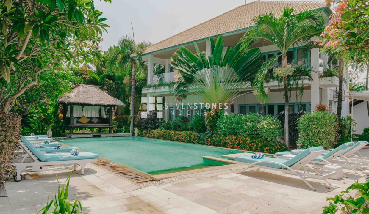 A Boutique Hotel For Sale With A Restaurant Situated On The Coastal Beach Of North Bali (2)