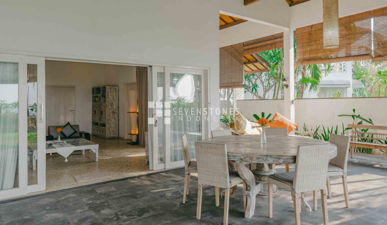 A Boutique Hotel For Sale With A Restaurant Situated On The Coastal Beach Of North Bali (6)