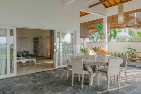 A Boutique Hotel For Sale With A Restaurant Situated On The Coastal Beach Of North Bali (6)