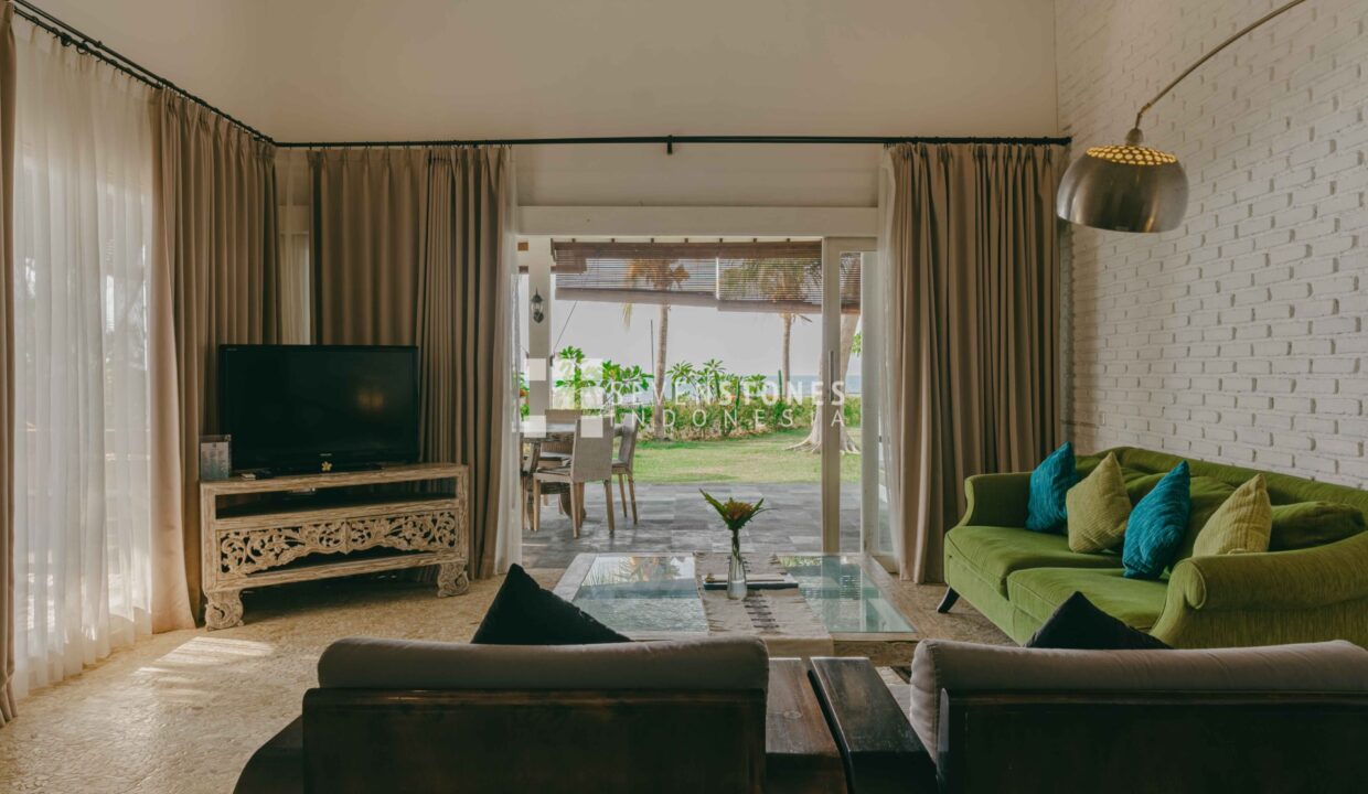 A Boutique Hotel For Sale With A Restaurant Situated On The Coastal Beach Of North Bali (7)