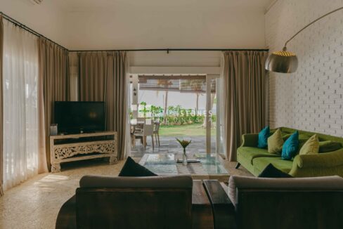 A Boutique Hotel For Sale With A Restaurant Situated On The Coastal Beach Of North Bali (7)