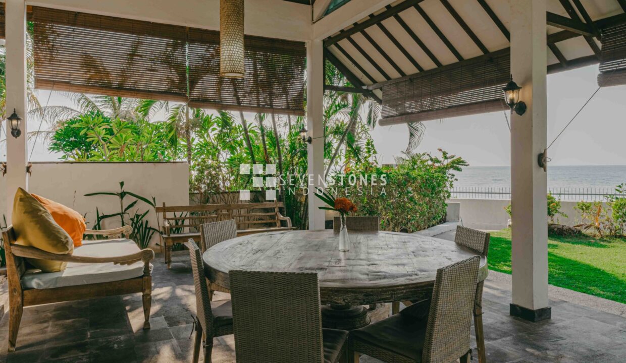 A Boutique Hotel For Sale With A Restaurant Situated On The Coastal Beach Of North Bali (9)