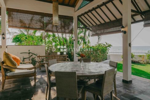 A Boutique Hotel For Sale With A Restaurant Situated On The Coastal Beach Of North Bali (9)