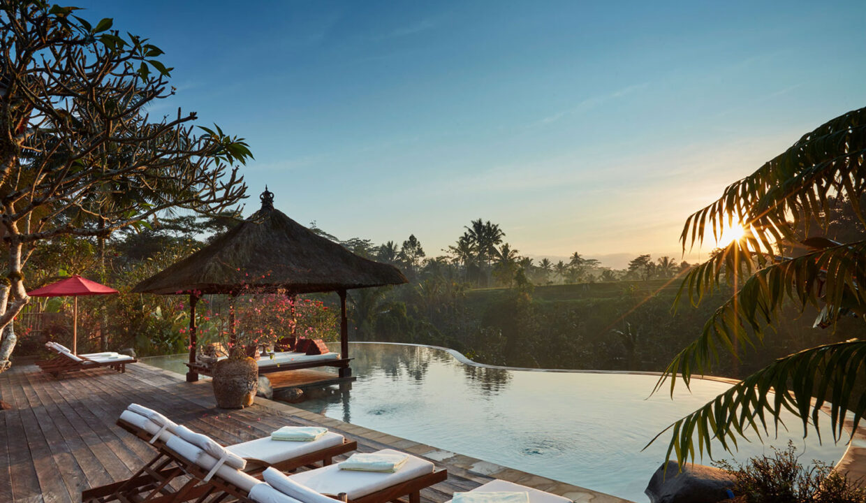 A Private Luxurious 4 Bedroom Villa with a Magnificent View of Ubud (1)