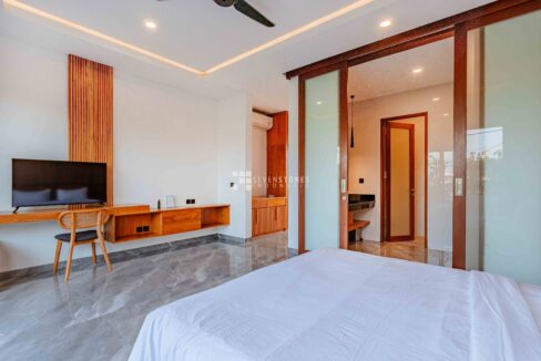 Bright Airy and Spacious 5-Beds Villa in Canggu Center (11)