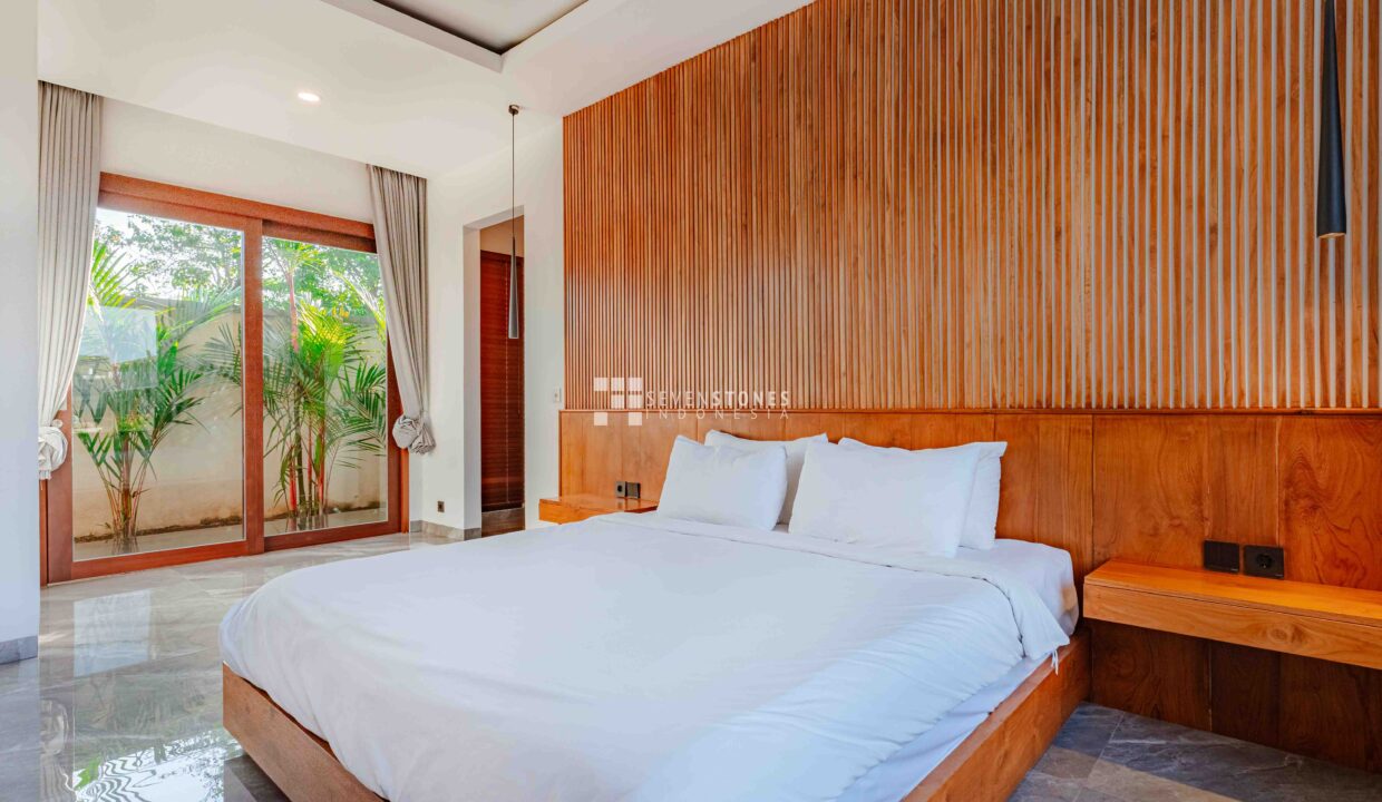 Bright Airy and Spacious 5-Beds Villa in Canggu Center (13)