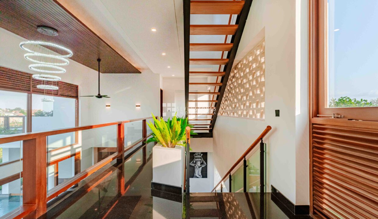 Bright Airy and Spacious 5-Beds Villa in Canggu Center (15)