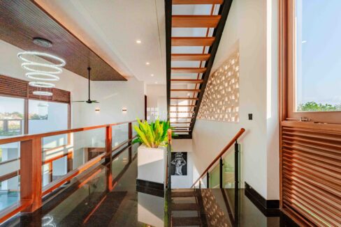 Bright Airy and Spacious 5-Beds Villa in Canggu Center (15)