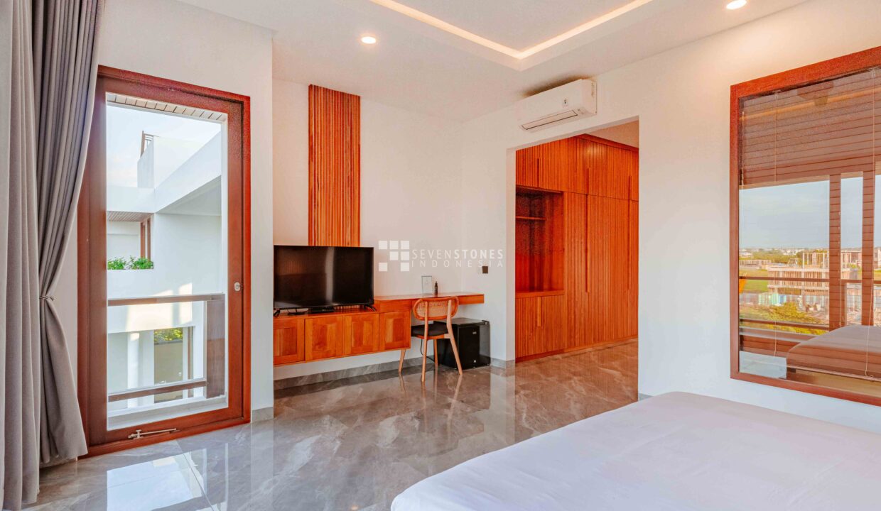 Bright Airy and Spacious 5-Beds Villa in Canggu Center (25)