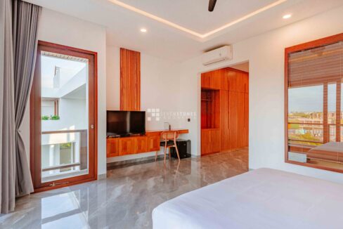 Bright Airy and Spacious 5-Beds Villa in Canggu Center (25)