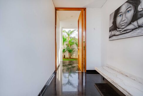 Bright Airy and Spacious 5-Beds Villa in Canggu Center (3)