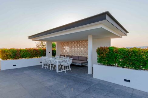 Bright Airy and Spacious 5-Beds Villa in Canggu Center (31)