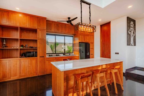 Bright Airy and Spacious 5-Beds Villa in Canggu Center (6)