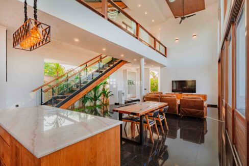 Bright Airy and Spacious 5-Beds Villa in Canggu Center (7)