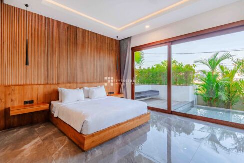 Bright Airy and Spacious 5-Beds Villa in Canggu Center (9)