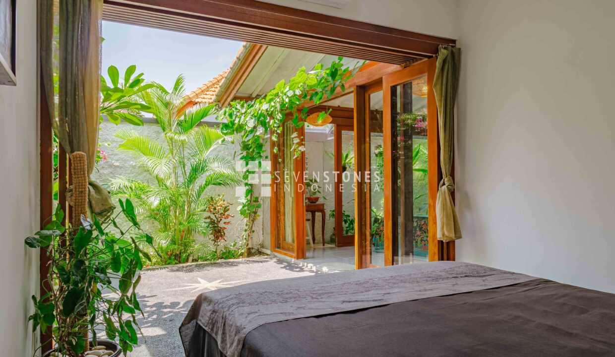 Enchanting 3-Bedroom Villa in Sanur (13)