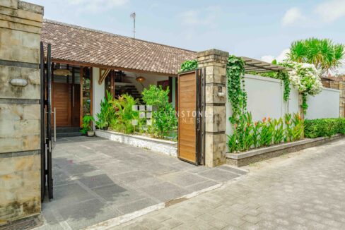 Enchanting 3-Bedroom Villa in Sanur (3)