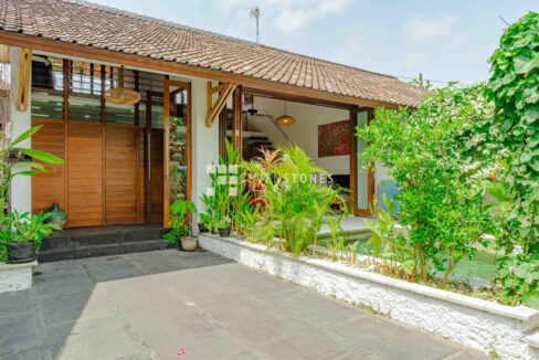 Enchanting 3-Bedroom Villa in Sanur (4)