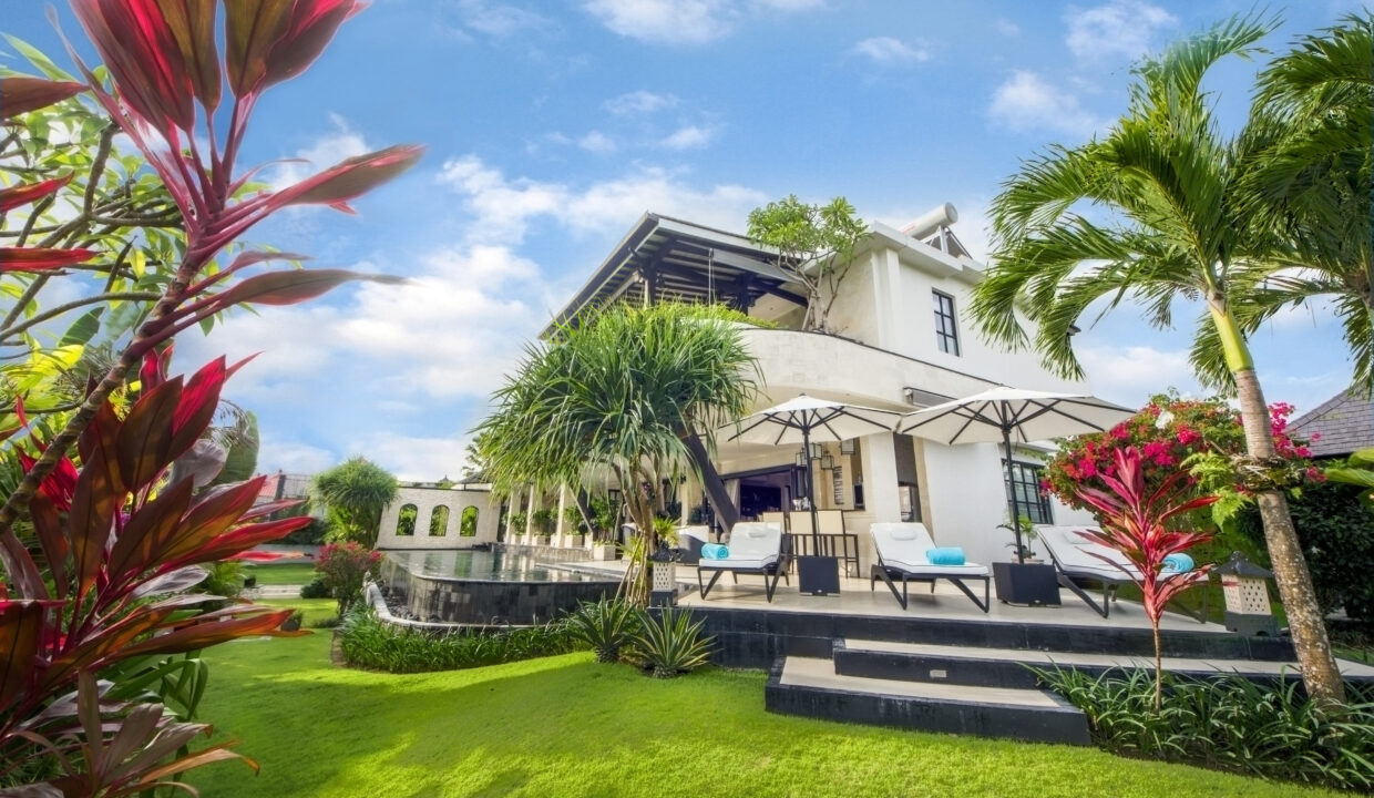Luxurious Residences Including Office For Sale In Canggu